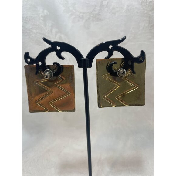 Enameled Pink Gold 1.25”x 1.25” 80’s Retro Pink Lightening - Picture 3 of 4